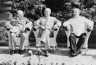 Conférence de Potsdam entre les nations alliées victorieuses pour fixer le sort des vaincus